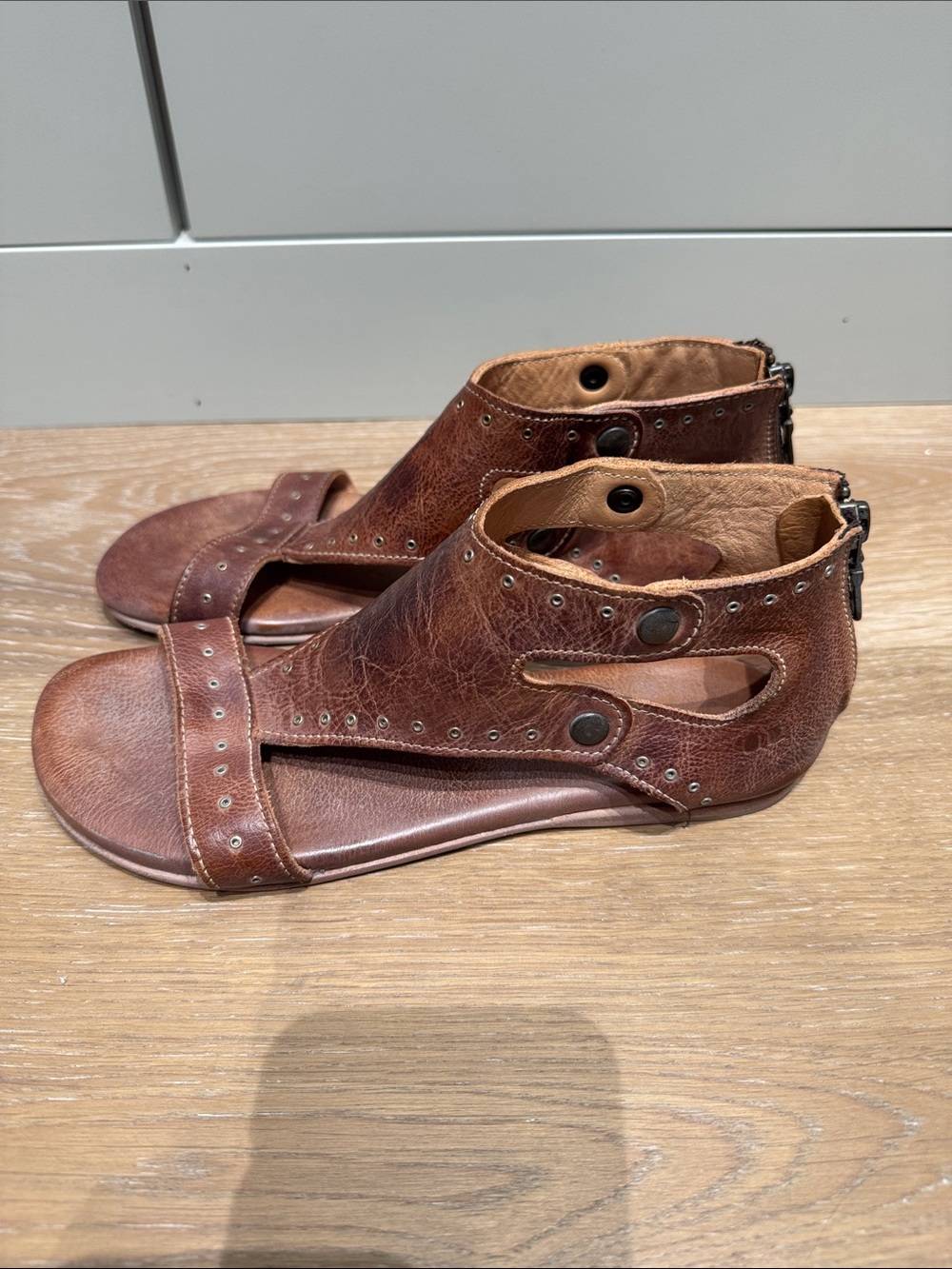 BedStu sandals size 7.5 brown with rivets Boho Cool EUC